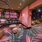 Hit The Sky Hotel