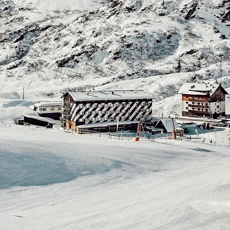 فندق Hit The Sky